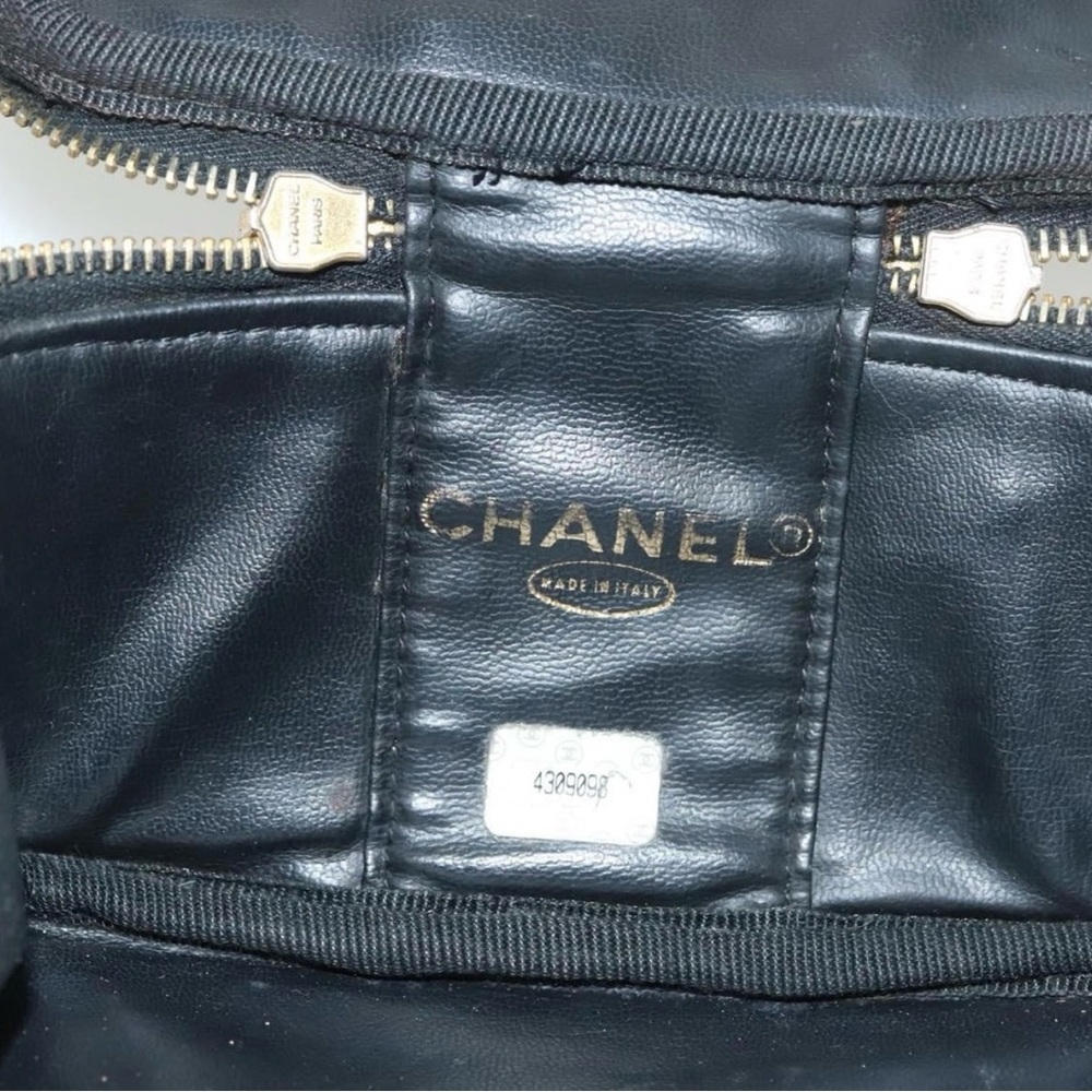 CHANEL - Black Gold Patent Leather top handle Vanity Case - 100% Authentic - Picture 10 of 16